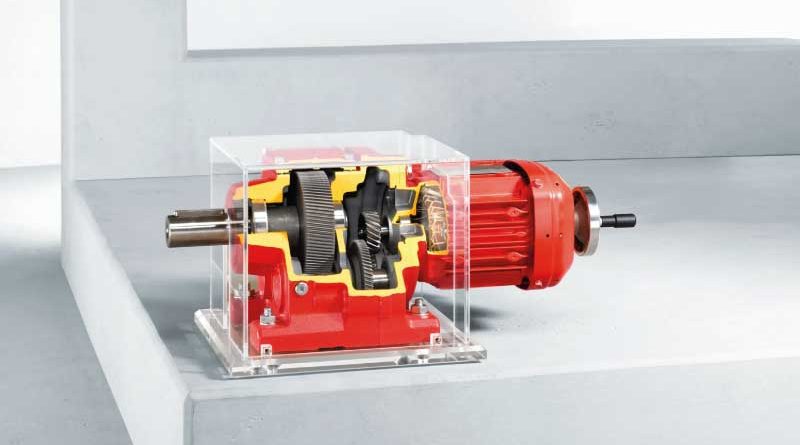 I motoriduttori SEW rappresentano la soluzione ideale per numerose applicazioni industriali grazie alla loro modularità e versatilità. Questi sistemi di azionamento combinano motori elettrici con riduttori, garantendo un funzionamento efficiente e ottimizzato. SEW-EURODRIVE offre una gamma completa di motoriduttori standard, servomotoriduttori, unità con inverter integrato, versioni in acciaio inox e modelli antideflagranti.